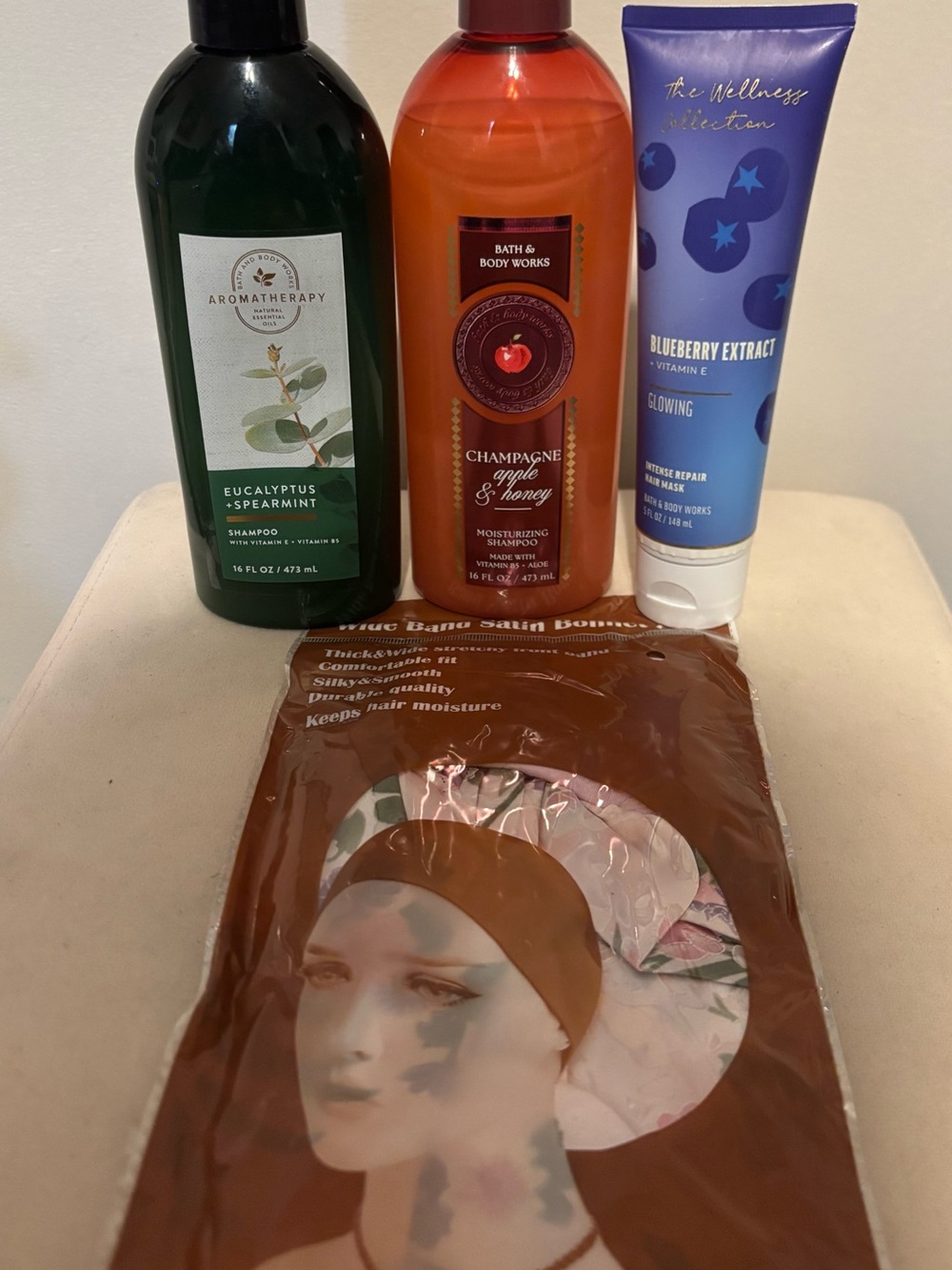 Bath & Body Works Champagne Apple & Honey -Eucalyptus & Spearmint Moist Shampoo